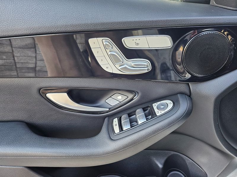 2017 Mercedes-Benz C-Class C200 photo 11