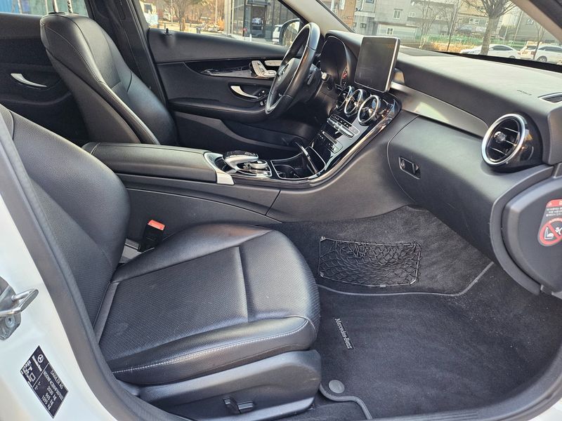 2017 Mercedes-Benz C-Class C200 photo 12