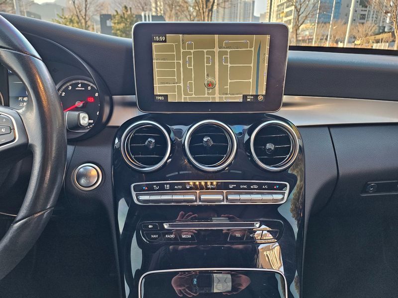 2017 Mercedes-Benz C-Class C200 photo 16