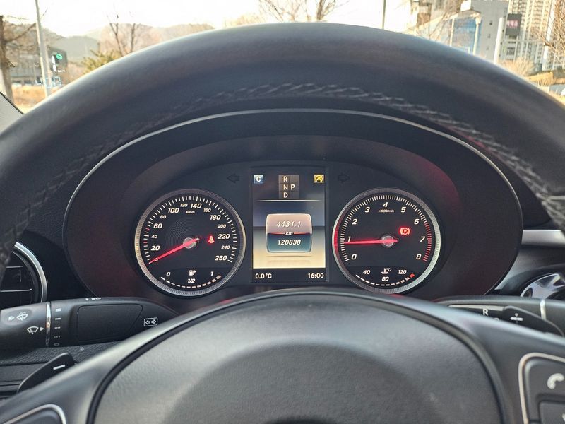 2017 Mercedes-Benz C-Class C200 photo 19