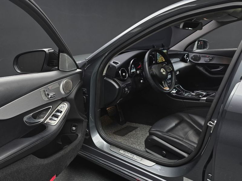 2017 Mercedes-Benz C-Class C200 Avantgarde photo 11