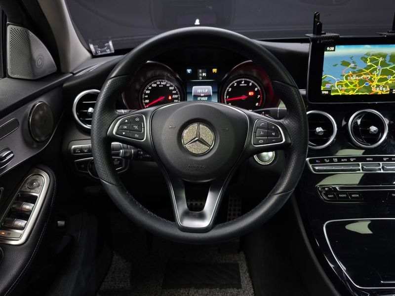2017 Mercedes-Benz C-Class C200 Avantgarde photo 13