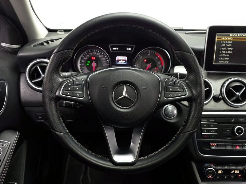 2017 Mercedes-Benz A-Class GLA200 d photo 12