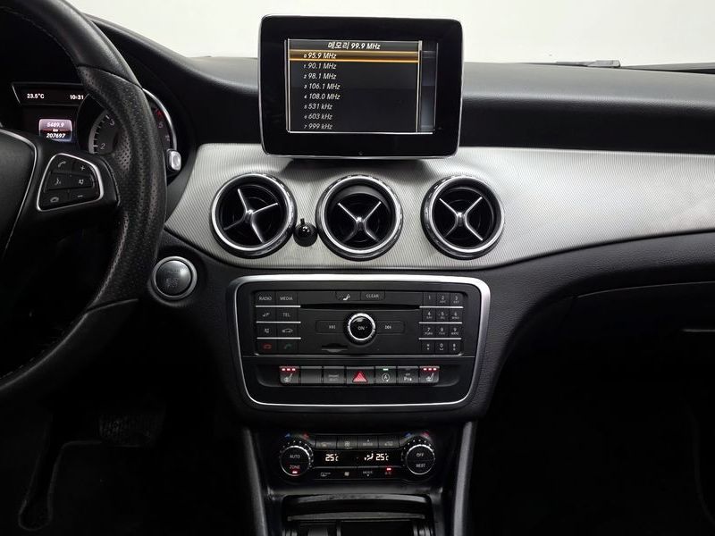 2017 Mercedes-Benz A-Class GLA200 d photo 13