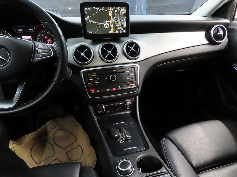 2017 Mercedes-Benz A-Class GLA200 d 4MATIC photo 11