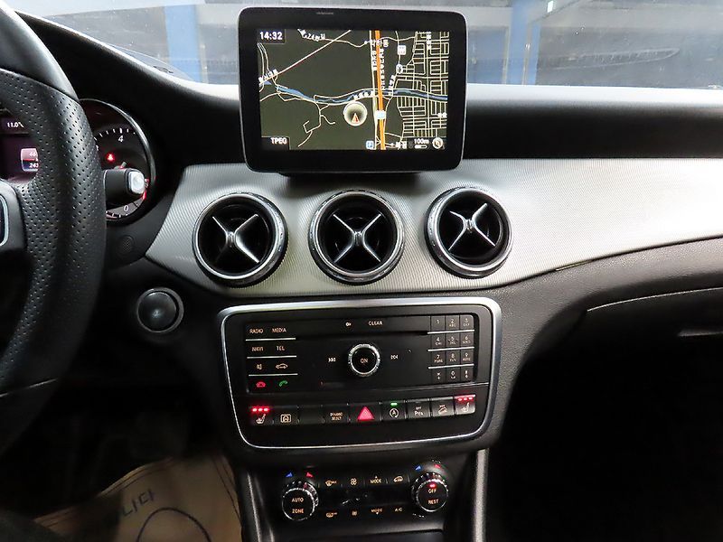 2017 Mercedes-Benz A-Class GLA200 d 4MATIC photo 12