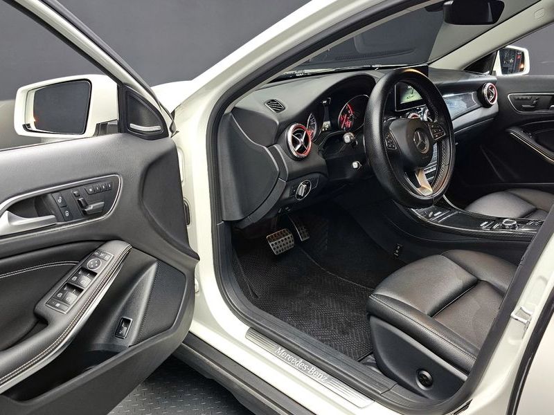 2017 Mercedes-Benz A-Class GLA200 d photo 10