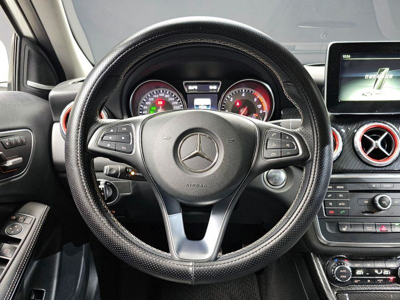 2017 Mercedes-Benz A-Class GLA200 d photo 12