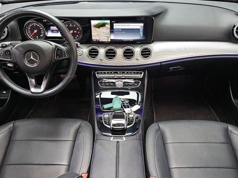 2017 Mercedes-Benz E-Class E200 Avantgarde photo 7