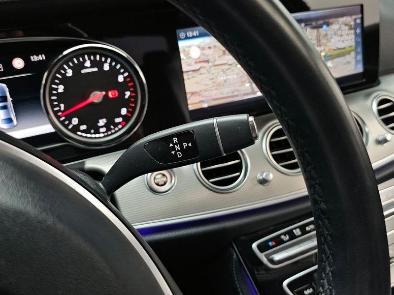 2017 Mercedes-Benz E-Class E200 Avantgarde photo 9