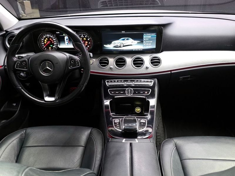 2017 Mercedes-Benz E-Class E200 Avantgarde photo 7