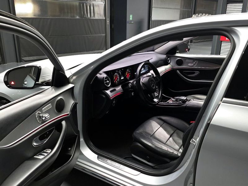 2017 Mercedes-Benz E-Class E200 Avantgarde photo 10