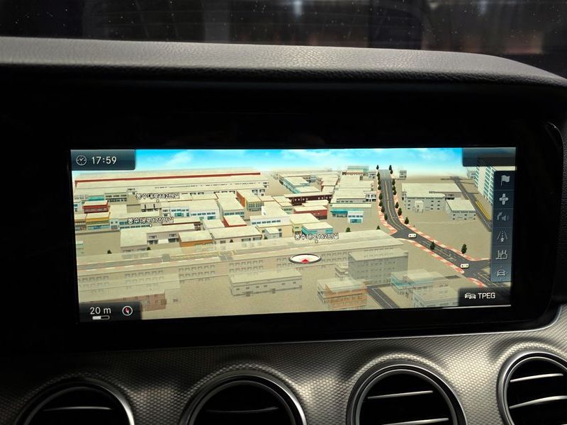 2017 Mercedes-Benz E-Class E200 Avantgarde photo 14
