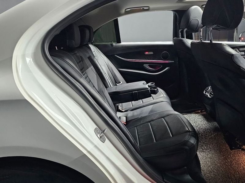 2017 Mercedes-Benz E-Class E220d Avantgarde photo 12