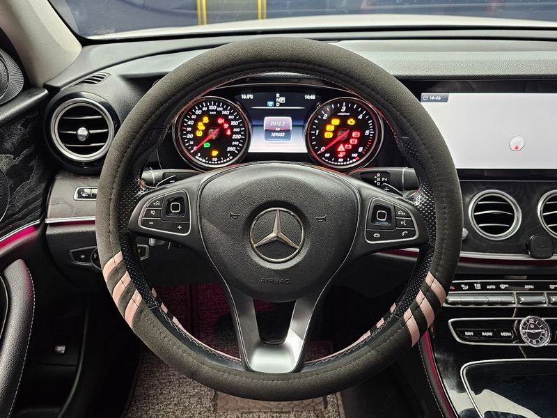 2017 Mercedes-Benz E-Class E220d Avantgarde photo 13
