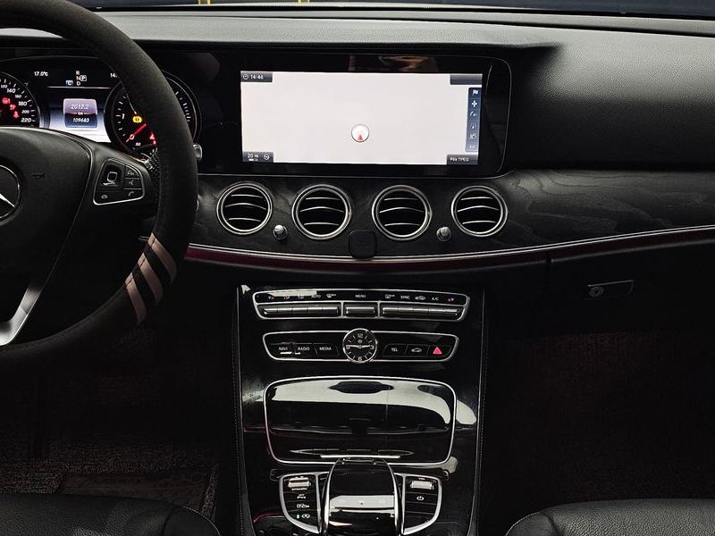 2017 Mercedes-Benz E-Class E220d Avantgarde photo 14