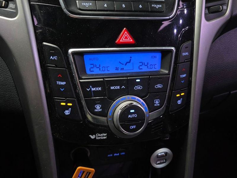 2012 Hyundai i30 Diesel 1.6 VGT Unique photo 16