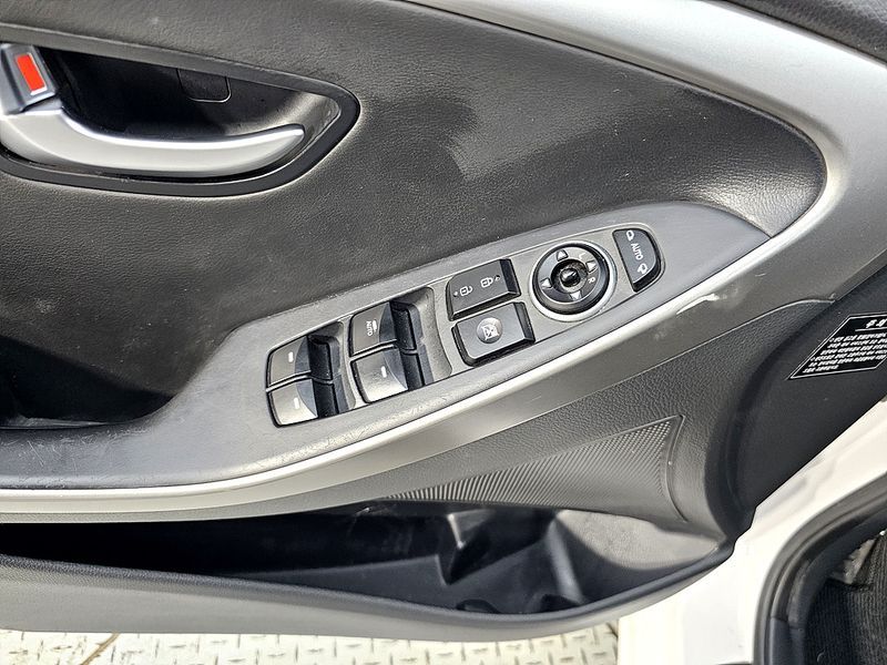 2012 Hyundai i30 Diesel 1.6 VGT Extreme photo 11