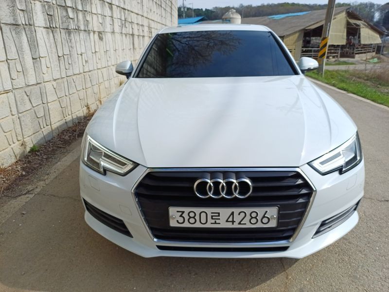 2019 Audi A4 40 TFSI photo 1