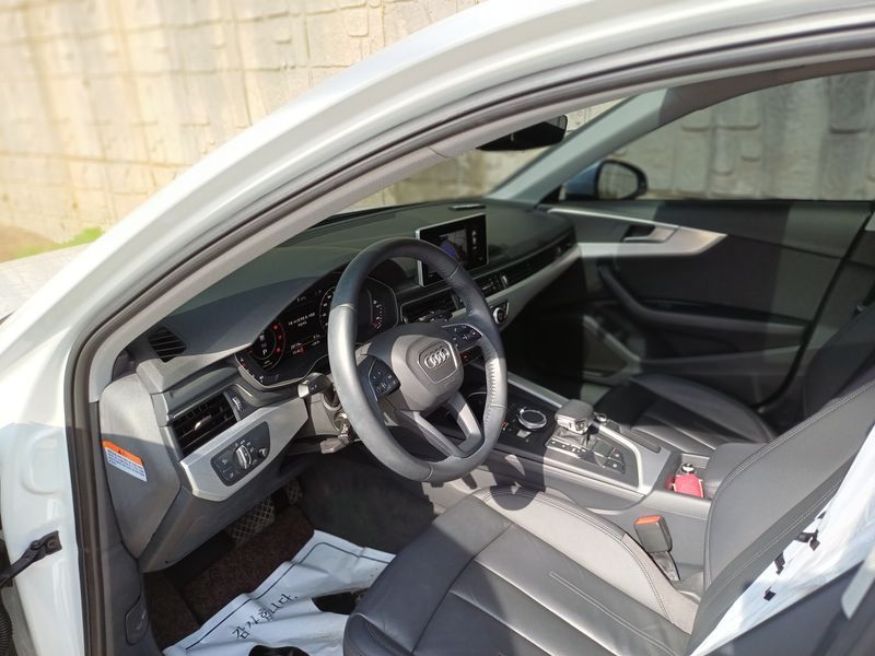2019 Audi A4 40 TFSI photo 9