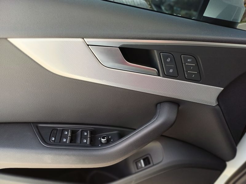2019 Audi A4 40 TFSI photo 13