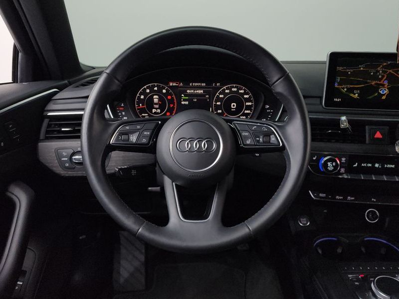 2019 Audi A4 40 TFSI Premium photo 13