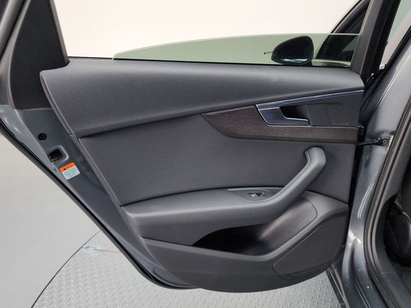 2019 Audi A4 40 TFSI Premium photo 25