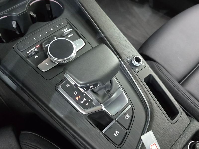 2019 Audi A4 40 TFSI Premium photo 9