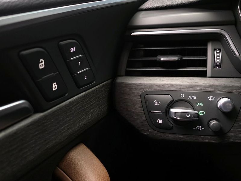 2019 Audi A4 40 TFSI Premium photo 17