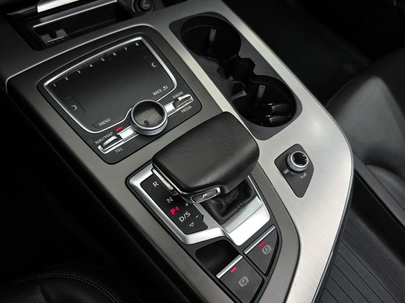 2019 Audi Q7 45 TFSI Quattro photo 9