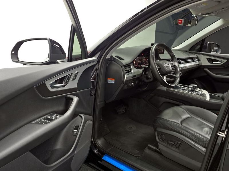 2019 Audi Q7 45 TFSI Quattro photo 11