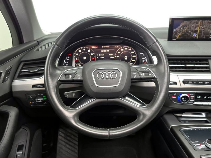 2019 Audi Q7 45 TFSI Quattro photo 13