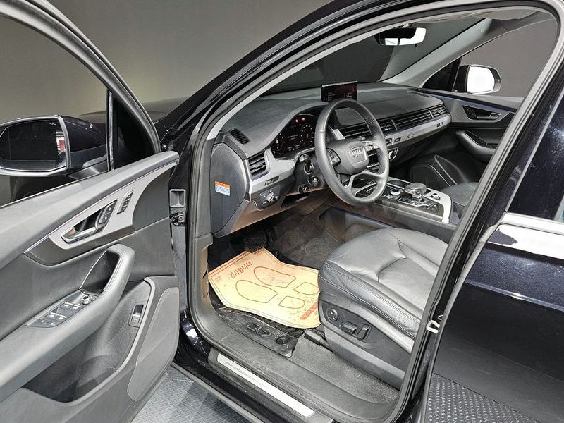 2019 Audi Q7 45 TFSI Quattro photo 10