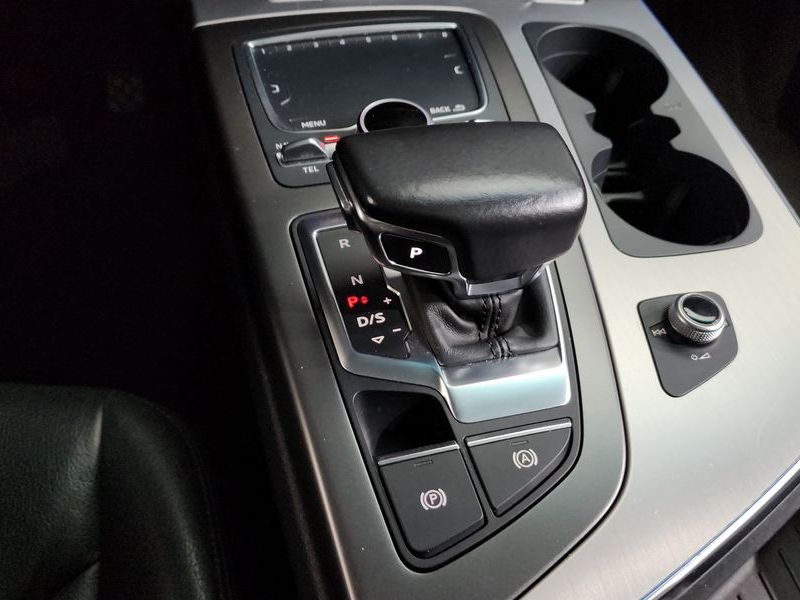 2019 Audi Q7 45 TFSI Quattro photo 9