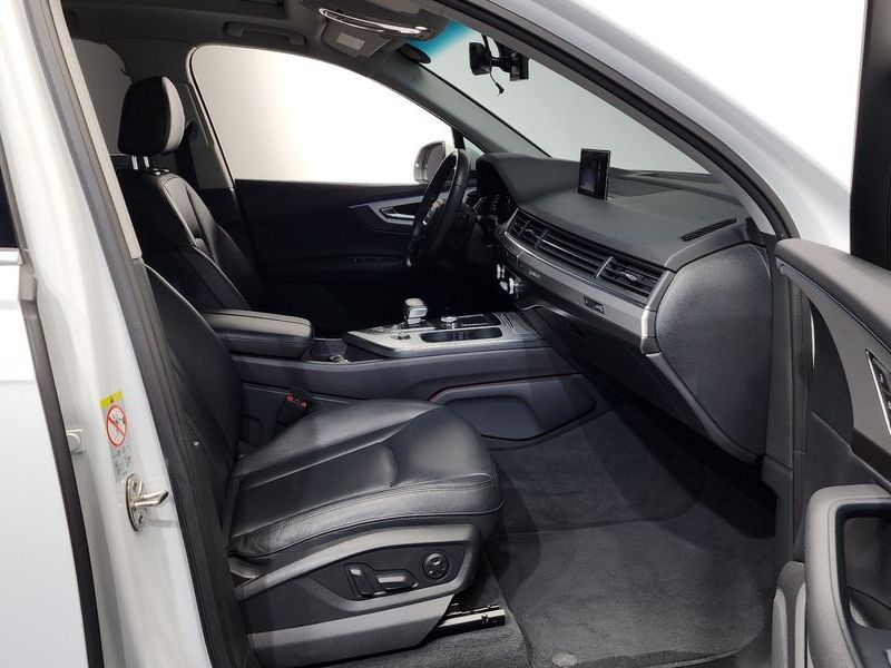 2019 Audi Q7 45 TFSI Quattro photo 11