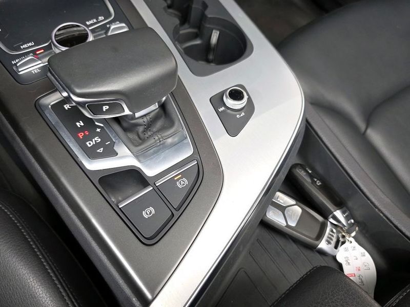 2019 Audi Q7 45 TFSI Quattro photo 9