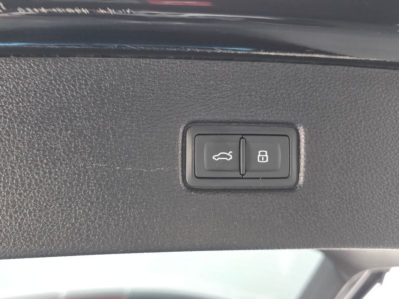 2019 Audi Q7 45 TFSI Quattro photo 16