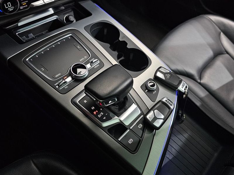 2019 Audi Q7 45 TFSI Quattro photo 9