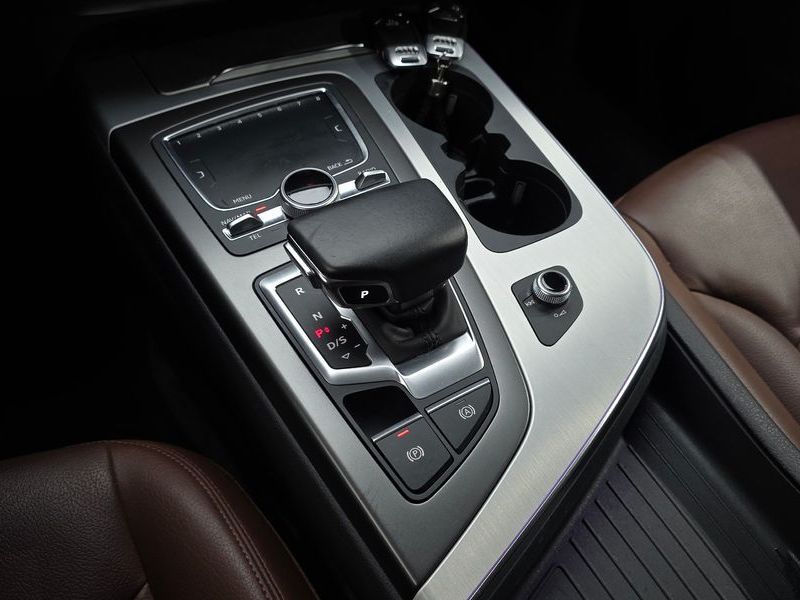2019 Audi Q7 45 TFSI Quattro photo 9