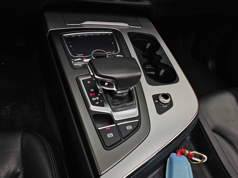 2019 Audi Q7 45 TFSI Quattro photo 9