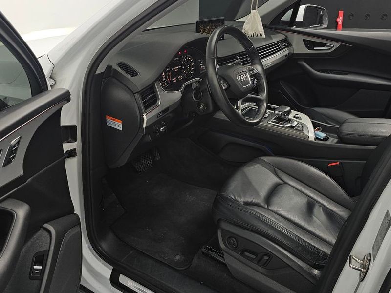2019 Audi Q7 45 TFSI Quattro photo 11