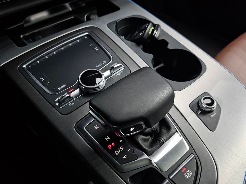 2019 Audi Q7 45 TFSI Quattro photo 9