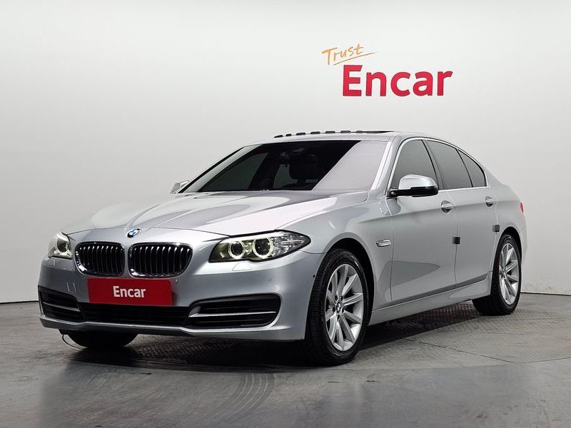 2015 BMW 5 Series 528i xDrive photo 1