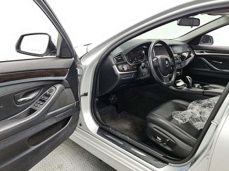 2015 BMW 5 Series 528i xDrive photo 10