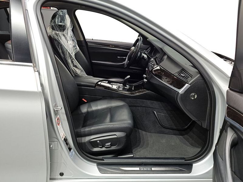 2015 BMW 5 Series 528i xDrive photo 11