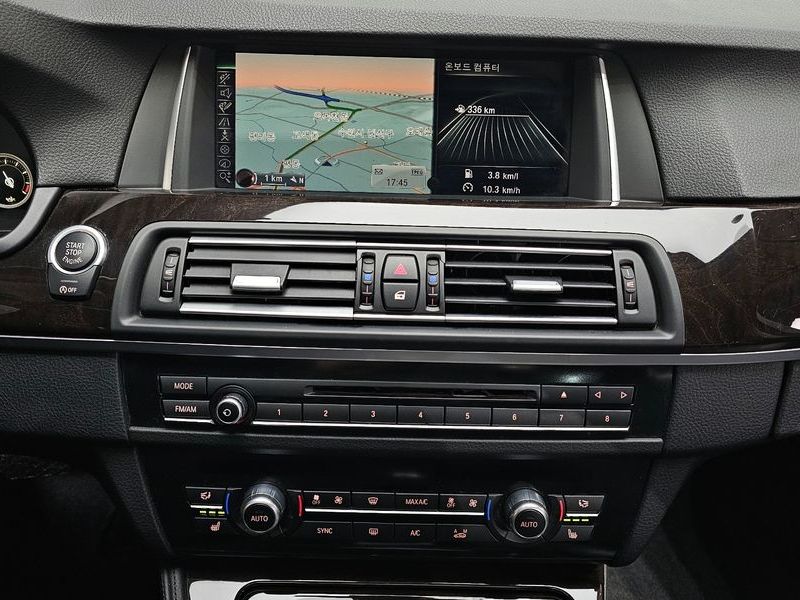 2015 BMW 5 Series 528i xDrive photo 14