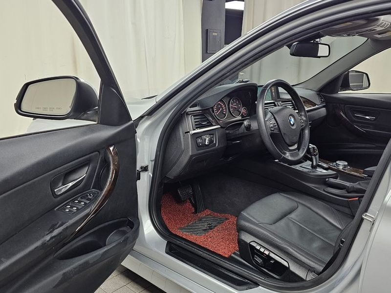 2015 BMW 3 Series 320d photo 10