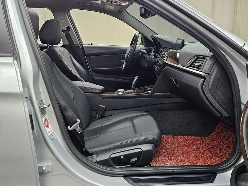 2015 BMW 3 Series 320d photo 11