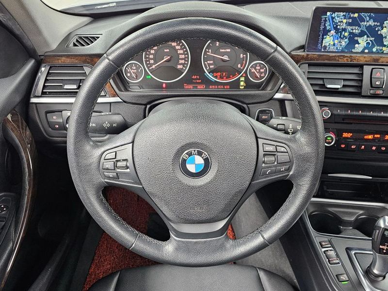2015 BMW 3 Series 320d photo 13