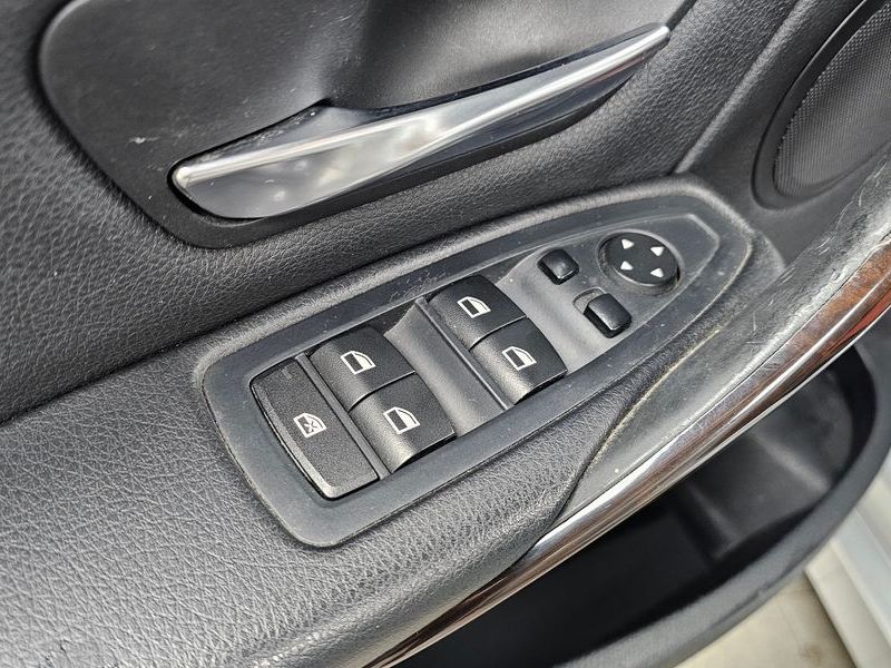 2015 BMW 3 Series 320d photo 14